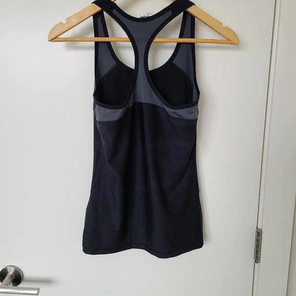 Under Armour workout top - Picture 2 of 2